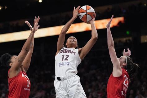 Mitchell, Clark star as Fever disappoint record Dream's crowd .